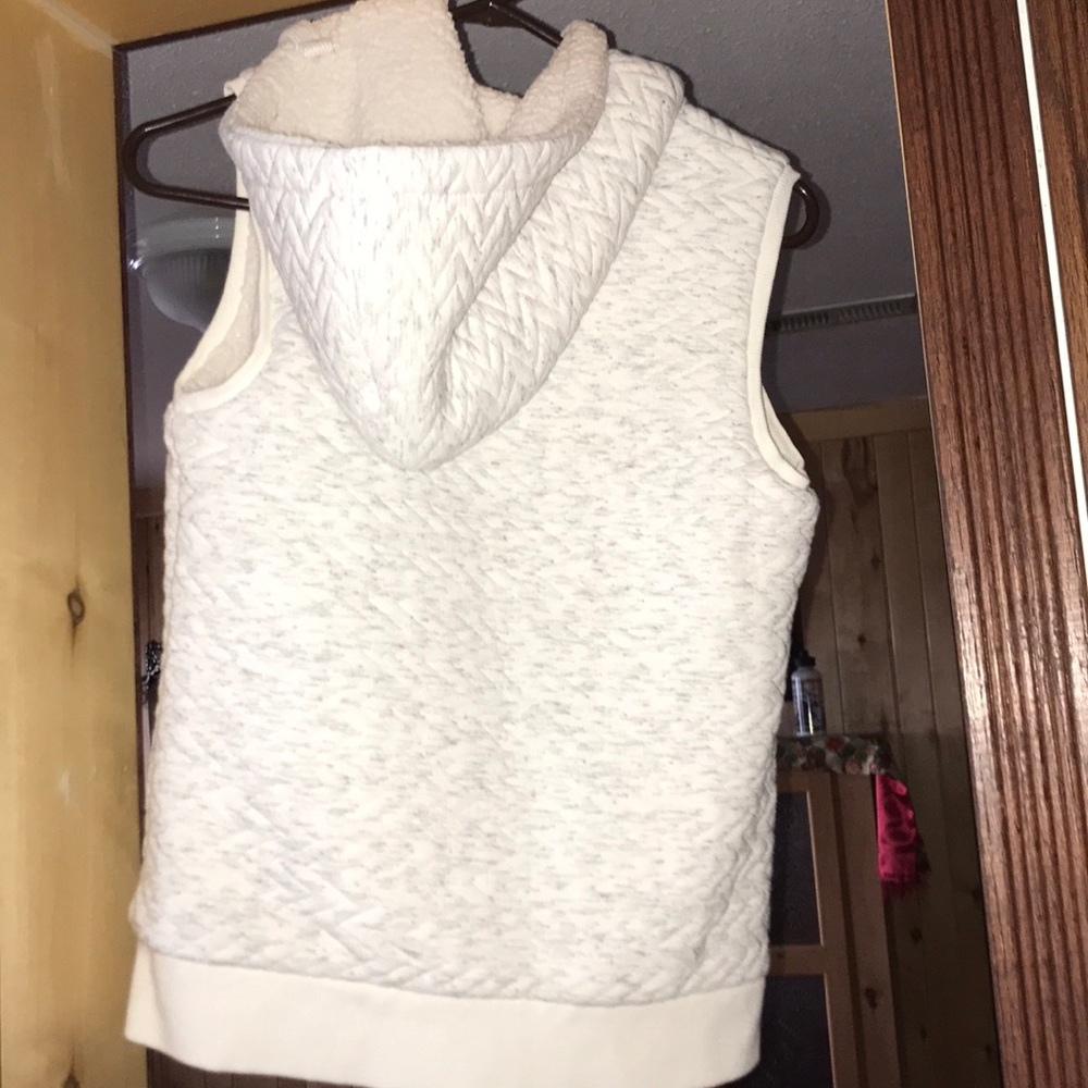 Vest - Picture 2 of 3